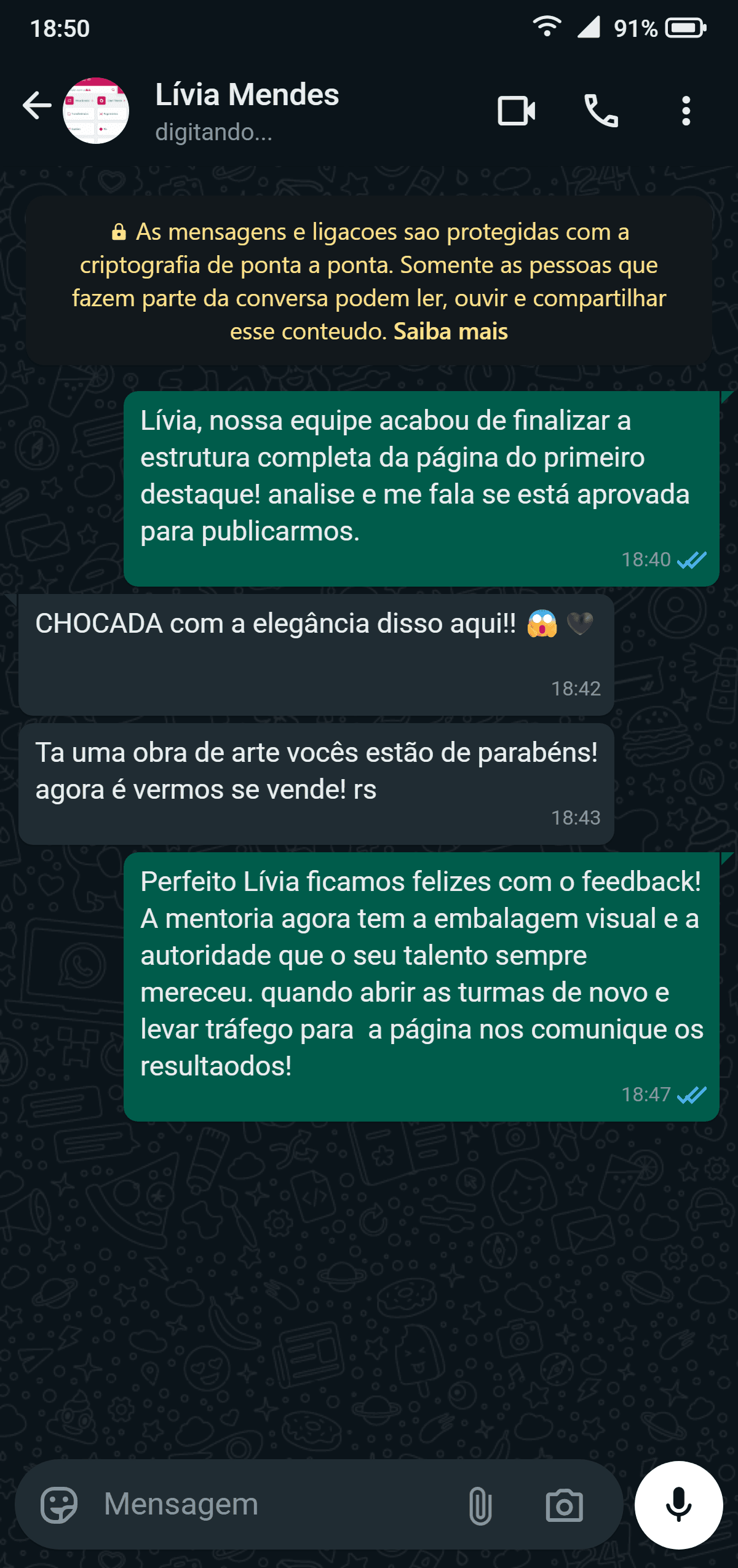 Registro real de mensagem no WhatsApp de Lívia Mendes aprovando a nova presença digital entregue pela Astro Agency