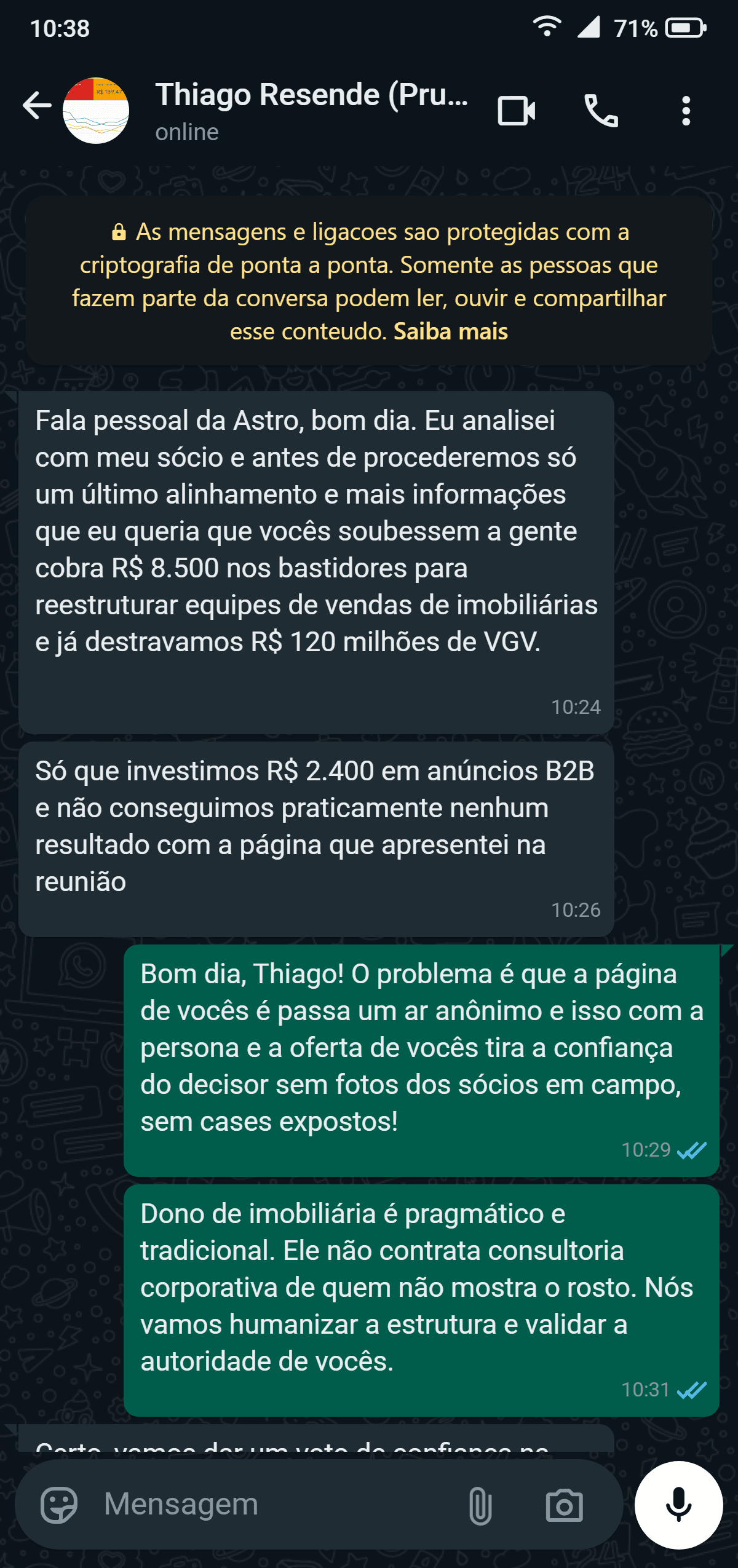 Registro real de bastidor no WhatsApp demonstrando o alinhamento inicial entre a PRUMO e a Astro