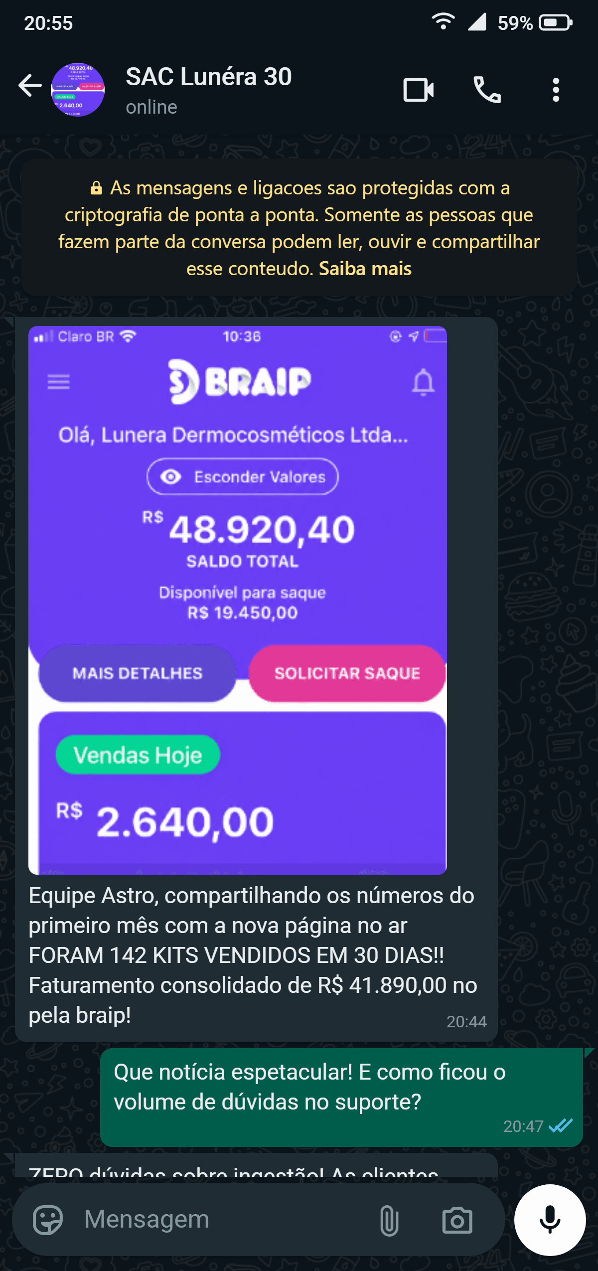 Registro real de conversa no WhatsApp onde a equipe da Lunéra celebra 142 kits vendidos e faturamento consolidado na Braip